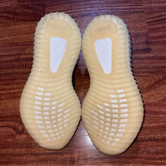 Yeezy Boost 350 V2 ‘Carbon’ or ‘Asriel’ - Picture 6 of 8